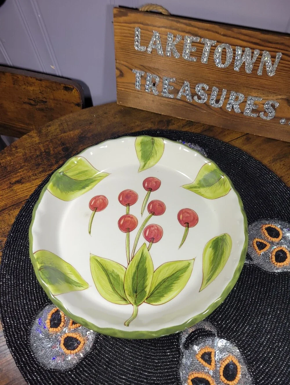 Laurie Gates 1999 cherry pattern Quiche/pie dish